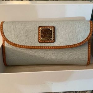 Dooney & Bourke wallet